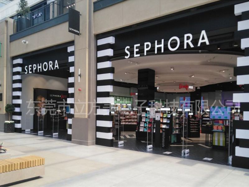 Un magasin de cosmétiques a installé un super dispositif antivol cubique Beauty Emeno Business AM9800