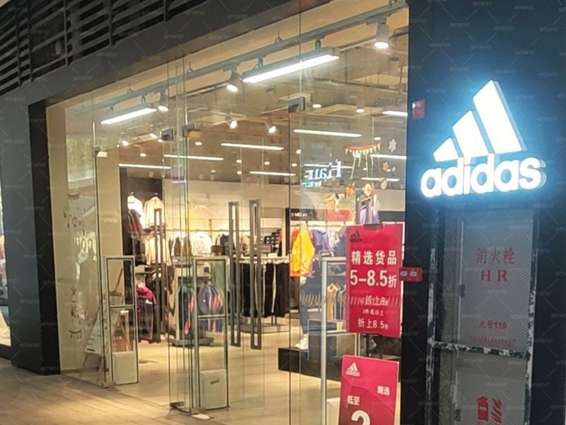 Le magasin de marque Adidas a installé un dispositif antivol pour magasin de vêtements Cube Beauty AM6208