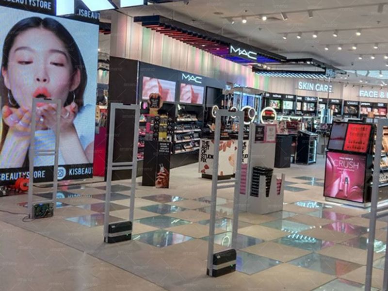 Le magasin KIS Cosmetics installe le système antivol AM8208